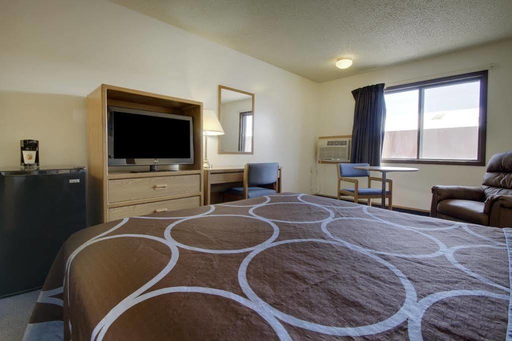 Super 8 By Wyndham Storm Lake Exterior photo